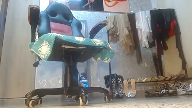 Samantabrown  online show from 16, 4, 2026