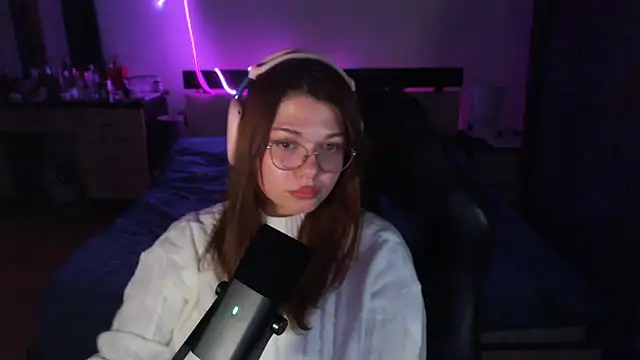 Snapshot of helengilmor chatting on 17, 11, 2025 helengilmor online show from 17, 11, 2025