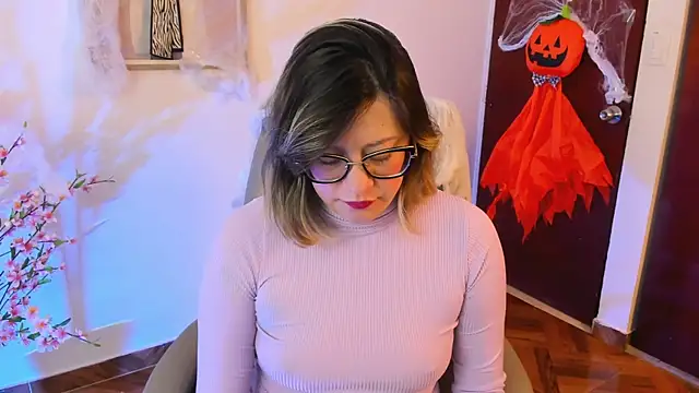 Chanelll Taylorr  online show from 22, 10, 2025