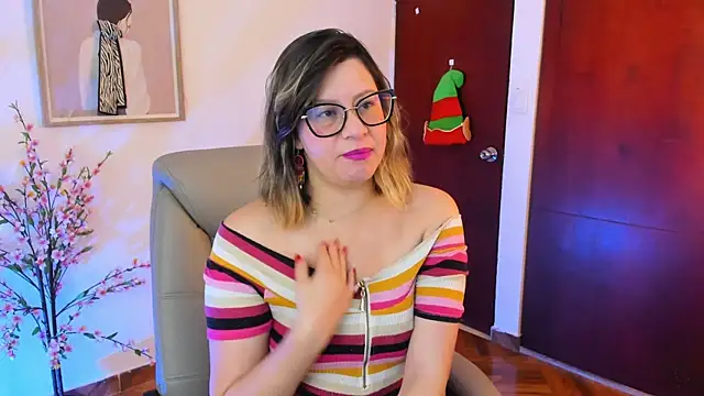 Chanelll Taylorr  online show from 22, 11, 2025