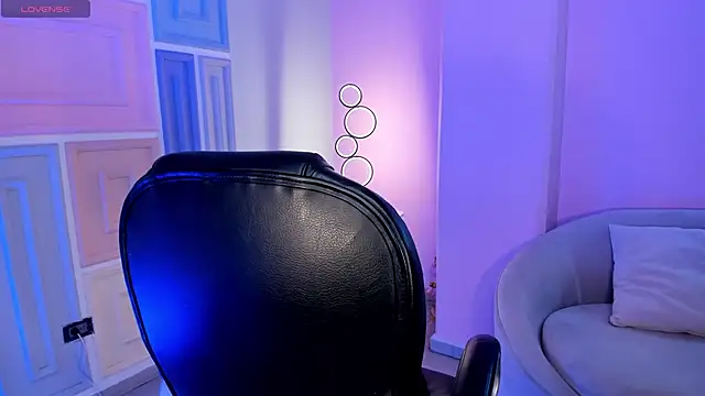 SamanthaKlein  online show from 11, 10, 2025