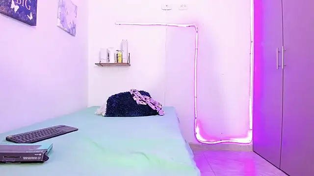 Kim Baker1 online show from 28, 1, 2025