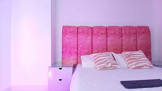 Snapshot of kendal_rossi chatting on 5, 12, 2025 kendal rossi online show from 5, 12, 2025