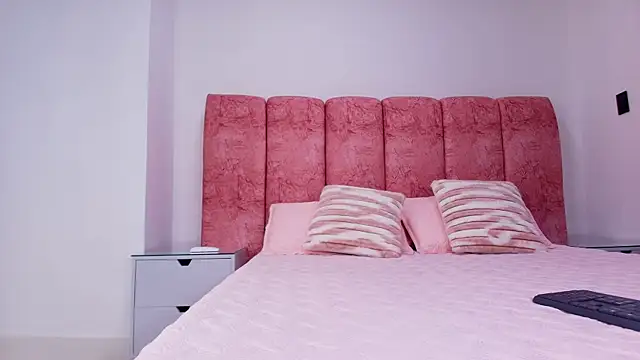 Snapshot of kendal_rossi chatting on 15, 12, 2025 kendal rossi online show from 15, 12, 2025