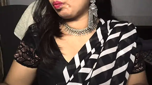 Snapshot of Gulaboo_bhabi chatting on 17, 6, 2026 Gulaboo bhabi online show from 17, 6, 2026