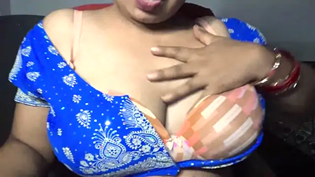 Snapshot of Gulaboo_bhabi chatting on 19, 7, 2026 Gulaboo bhabi online show from 19, 7, 2026