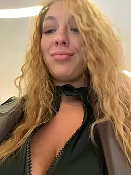 Snapshot of Sweet___Emily chatting on 19, 12, 2024 Sweet Emily online show from 19, 12, 2024