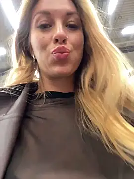 Snapshot of Sweet___Emily chatting on 12, 3, 2025 Sweet Emily online show from 12, 3, 2025