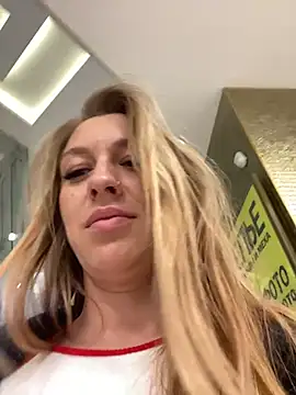 Snapshot of Sweet___Emily chatting on 14, 10, 2025 Sweet Emily online show from 14, 10, 2025