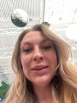 Snapshot of Sweet___Emily chatting on 4, 11, 2025 Sweet Emily online show from 4, 11, 2025