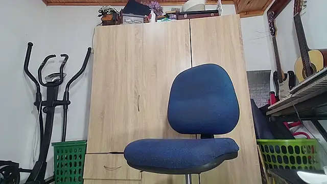 Snapshot of RustyGray chatting on 13, 11, 2025 RustyGray online show from 13, 11, 2025