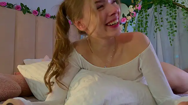 Eva Natsumi online show from 8, 12, 2024