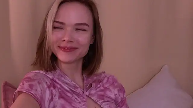 Eva Natsumi online show from 3, 2, 2025