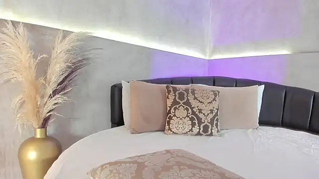 Snapshot of Nicol_Lopez_1 chatting on 15, 11, 2025 Nicol Lopez 1 online show from 15, 11, 2025