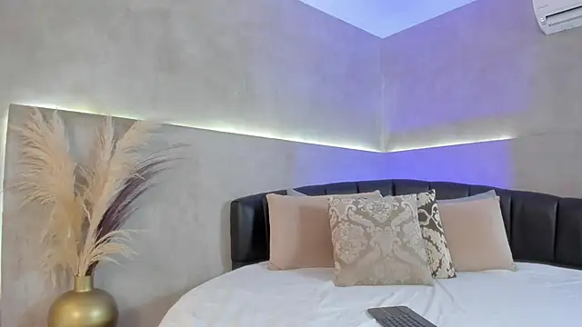 Snapshot of Nicol_Lopez_1 chatting on 3, 12, 2025 Nicol Lopez 1 online show from 3, 12, 2025