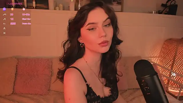 Snapshot of UnaMedison chatting on 11, 4, 2026 UnaMedison online show from 11, 4, 2026