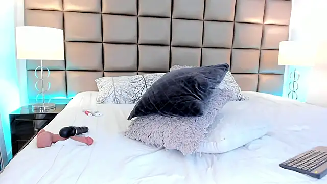 AnnyHizzle online show from 22, 2, 2025