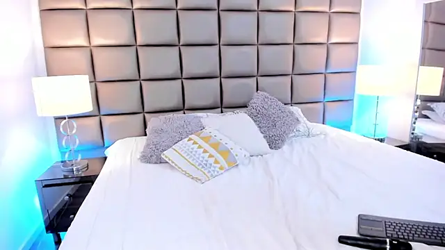 AnnyHizzle online show from 1, 3, 2025