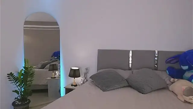 AnnyHizzle online show from 22, 9, 2025