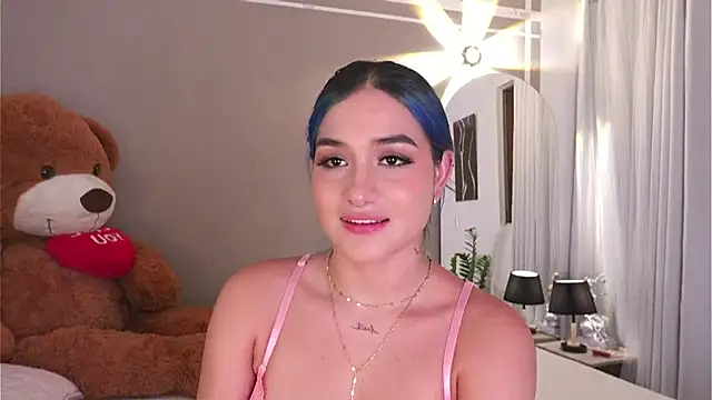 AnnyHizzle online show from 3, 11, 2025