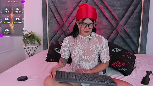 Dapnne  online show from 6, 2, 2025