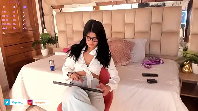 Dapnne  online show from 21, 10, 2025