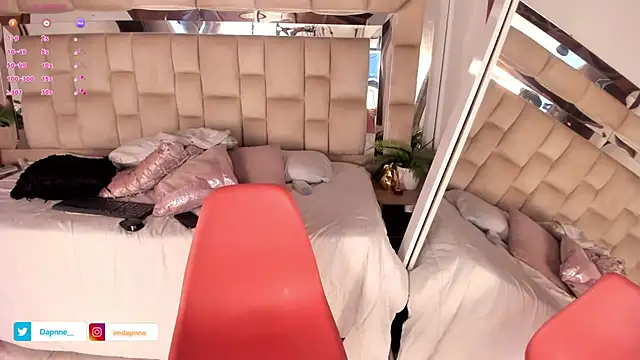 Dapnne  online show from 22, 10, 2025