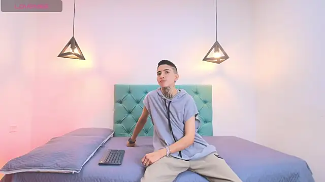 Tinny and Candy online show from 24, 1, 2025