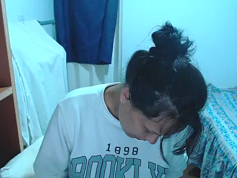 Snapshot of home_vlak chatting on 10, 4, 2026 home vlak online show from 10, 4, 2026