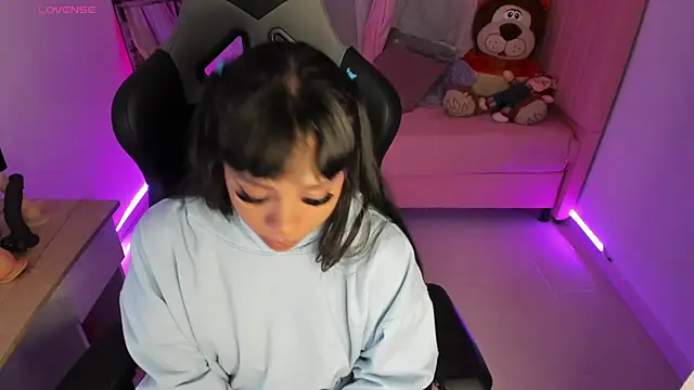 zoesullivan online show from 17, 2, 2025