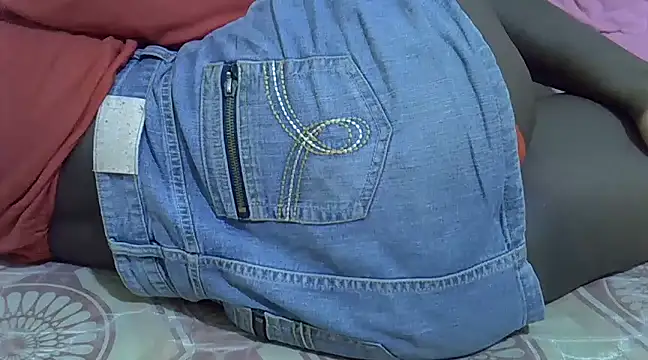 Snapshot of naughtycate_ chatting on 24, 2, 2025 naughtycate online show from 24, 2, 2025