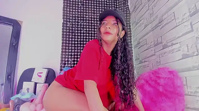 MiaKirshner online show from 24, 2, 2025