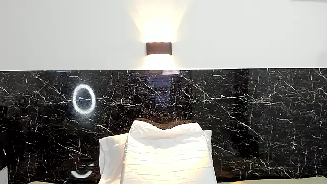 Snapshot of Juliabadlee chatting on 1, 12, 2024 Juliabadlee online show from 1, 12, 2024