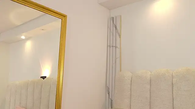 Juliabadlee online show from 6, 11, 2025