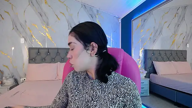 Julieta De Los Angeles online show from 21, 2, 2025