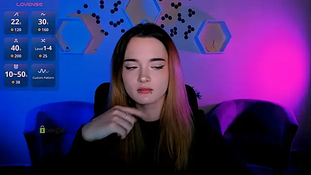 liana kisses online show from 28, 11, 2025