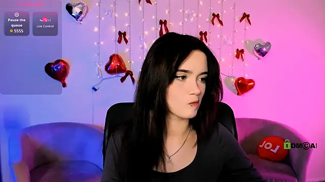 liana kisses online show from 6, 3, 2026