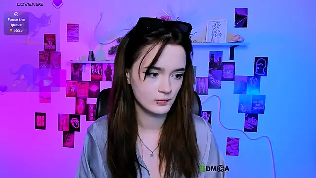 liana kisses online show from 4, 4, 2026