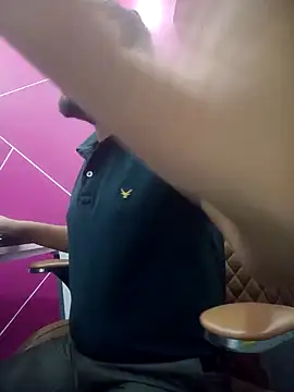 Snapshot of zakly69 chatting on 8, 11, 2025 zakly69 online show from 8, 11, 2025