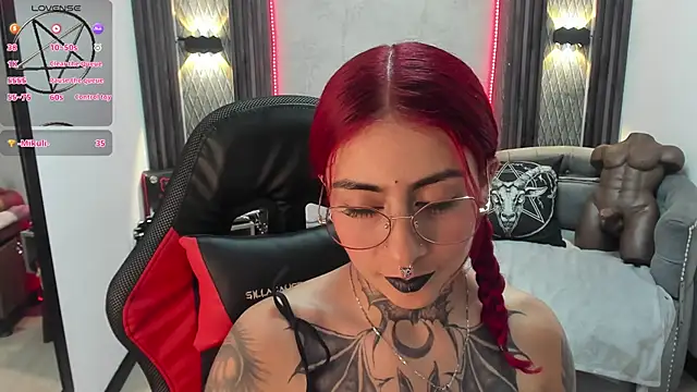 selene red  online show from 20, 2, 2025