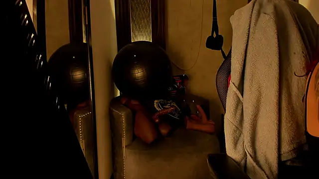 selene red  online show from 20, 10, 2025