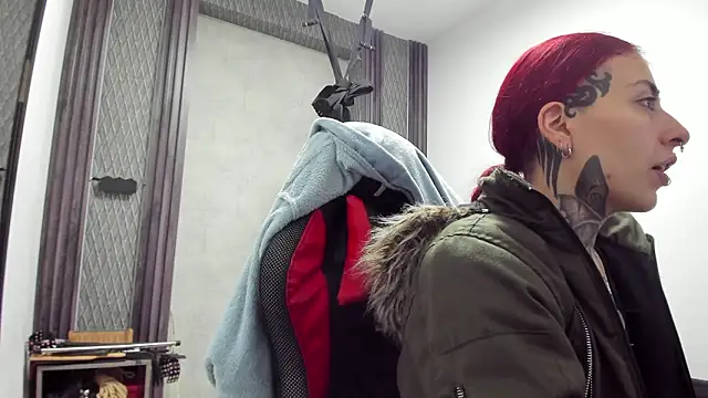 selene red  online show from 20, 2, 2026