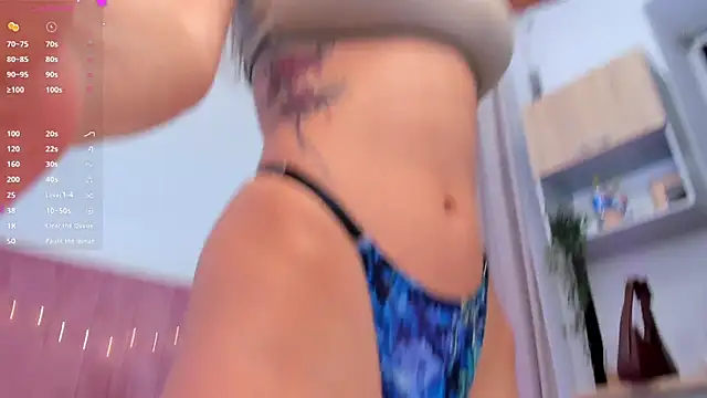 Snapshot of AprilWong chatting on 8, 1, 2025 AprilWong online show from 8, 1, 2025