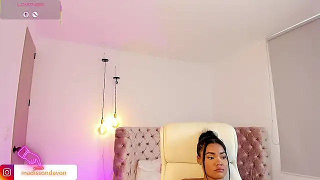 Snapshot of madisson_davon chatting on 10, 9, 2025 madisson davon online show from 10, 9, 2025