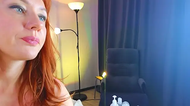 Snapshot of AlexaLenee chatting on 6, 12, 2024 AlexaLenee online show from 6, 12, 2024