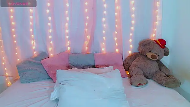 Snapshot of AlanaBekeer chatting on 7, 10, 2025 AlanaBekeer online show from 7, 10, 2025