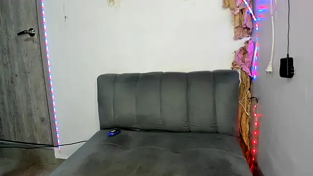 Lya-Kasandra online show from 4, 12, 2025