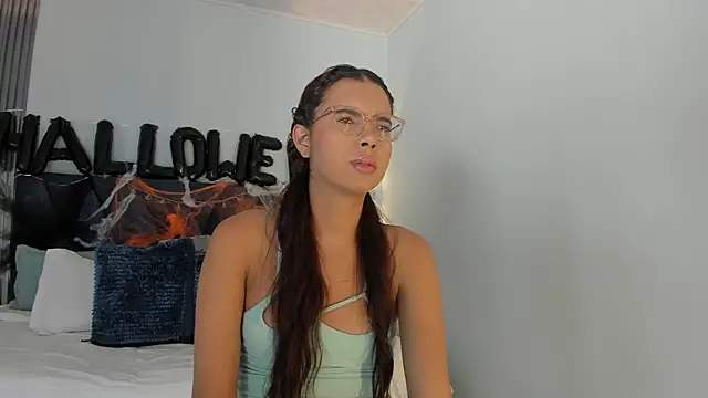 sara saenz99 online show from 28, 10, 2025