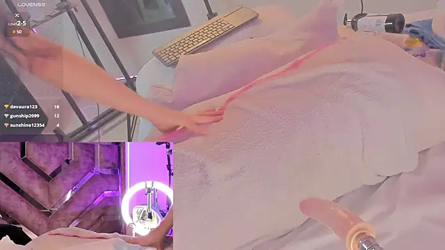 lili moonn online show from 9, 1, 2025