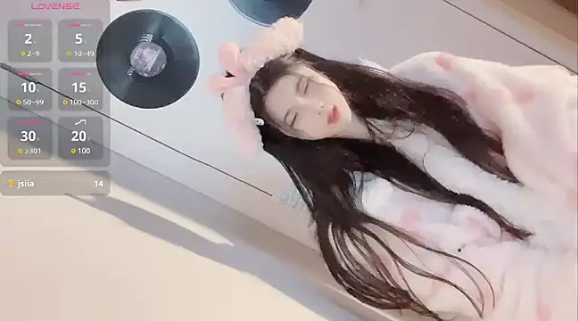 Qedgjwyz1 online show from 13, 1, 2025